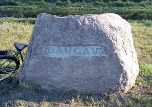 Akmens ar uzrakstu “DAUGAVA”
