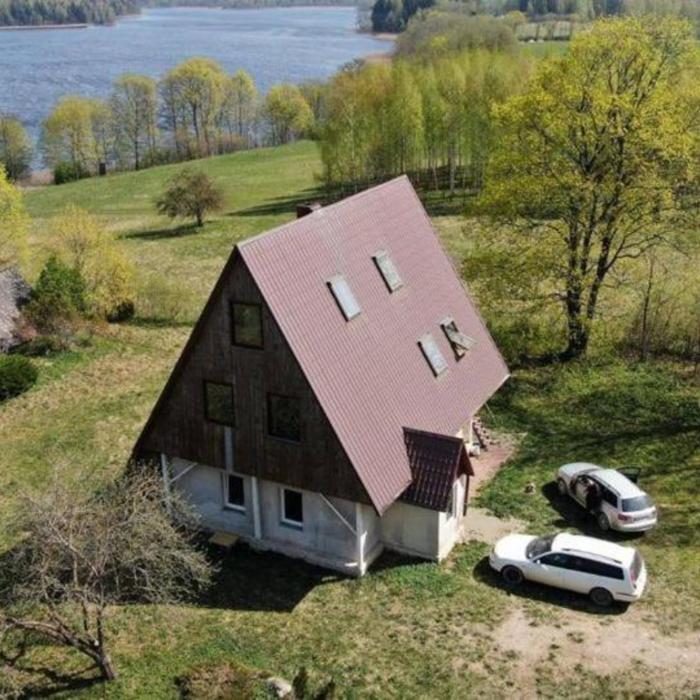 Brīvdienu māja